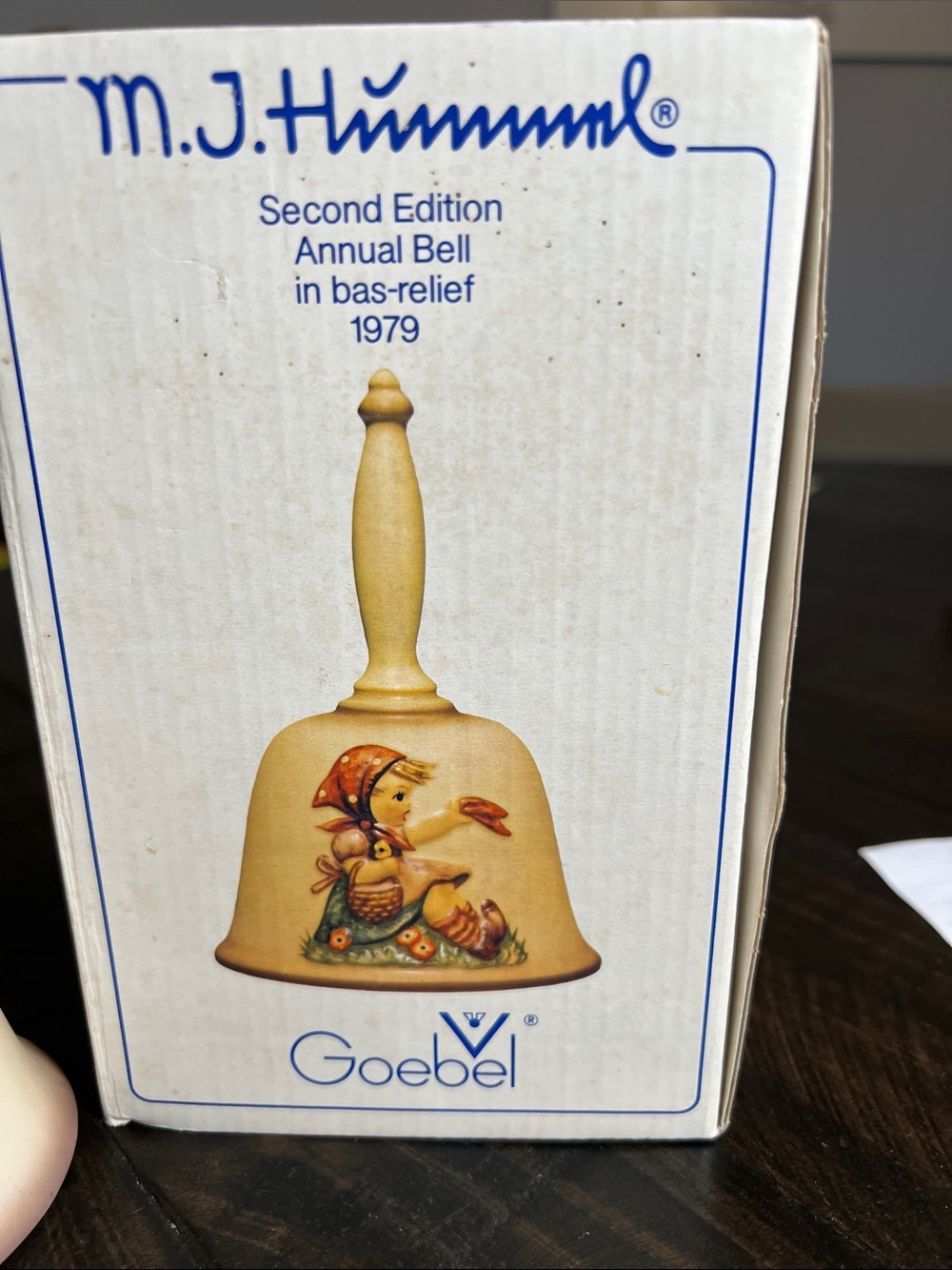 Hummel Cream Bell with Red-Scarf Girl Bas-Relief - Picture 2 of 10